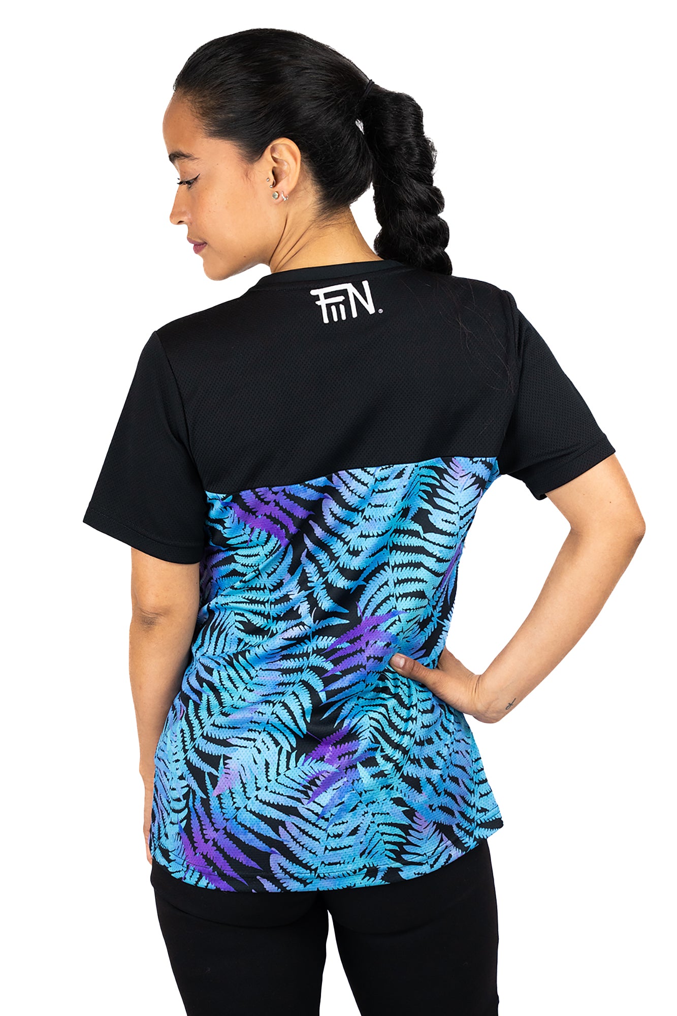 Kurzarm Mountainbikejersey für Frauen mit floralme Farn Print in coral blue.